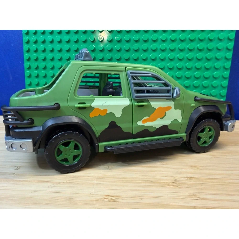 Jurassic World Legacy Collection Mercedes-Benz ML320 Camo SUV Vehicle Toy